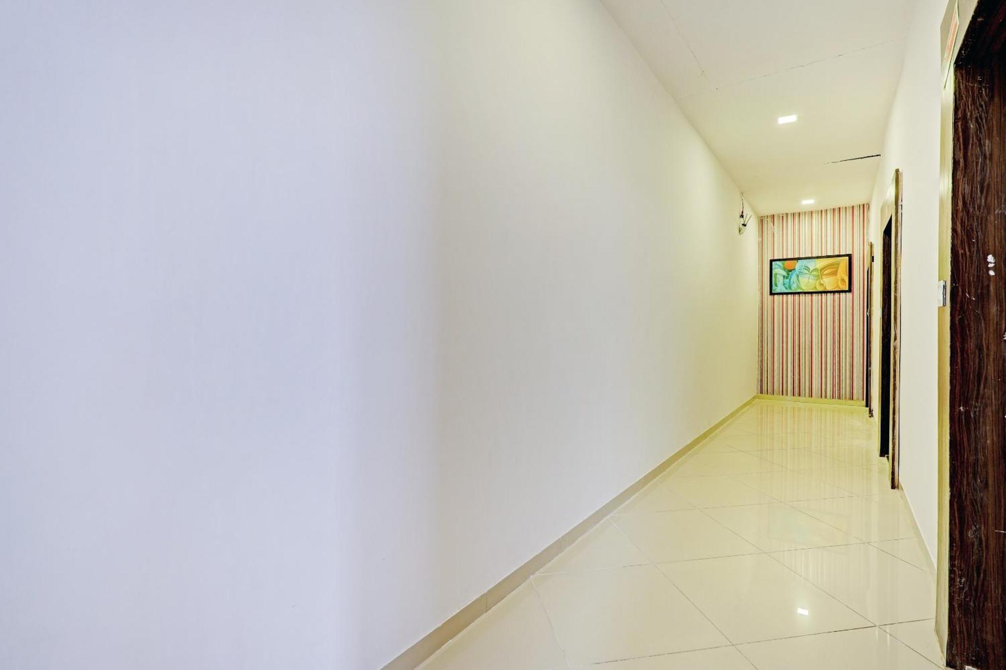 Oyo 11649 Hotel Mahima Gandhinagar Exterior photo