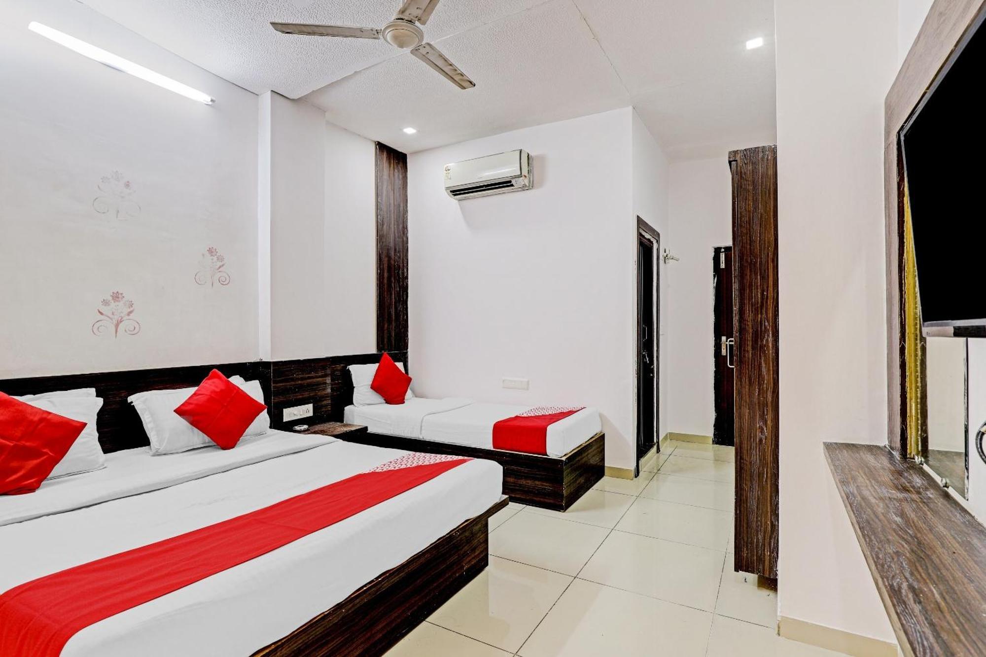 Oyo 11649 Hotel Mahima Gandhinagar Exterior photo