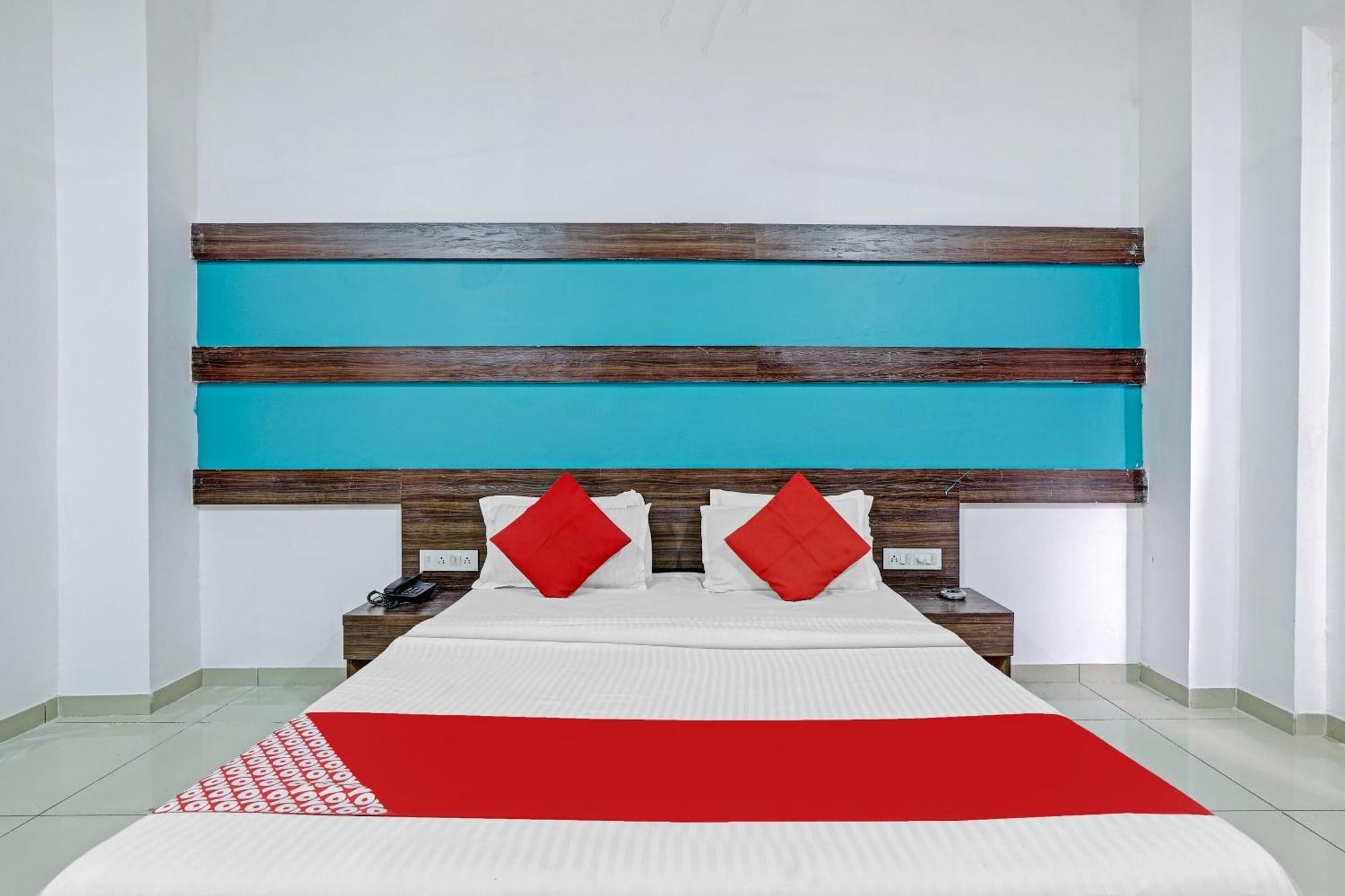 Oyo 11649 Hotel Mahima Gandhinagar Exterior photo