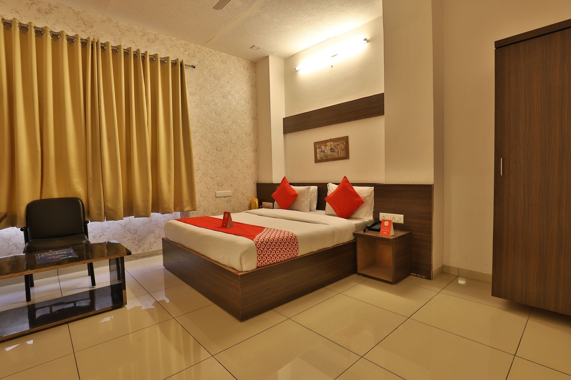 Oyo 11649 Hotel Mahima Gandhinagar Exterior photo