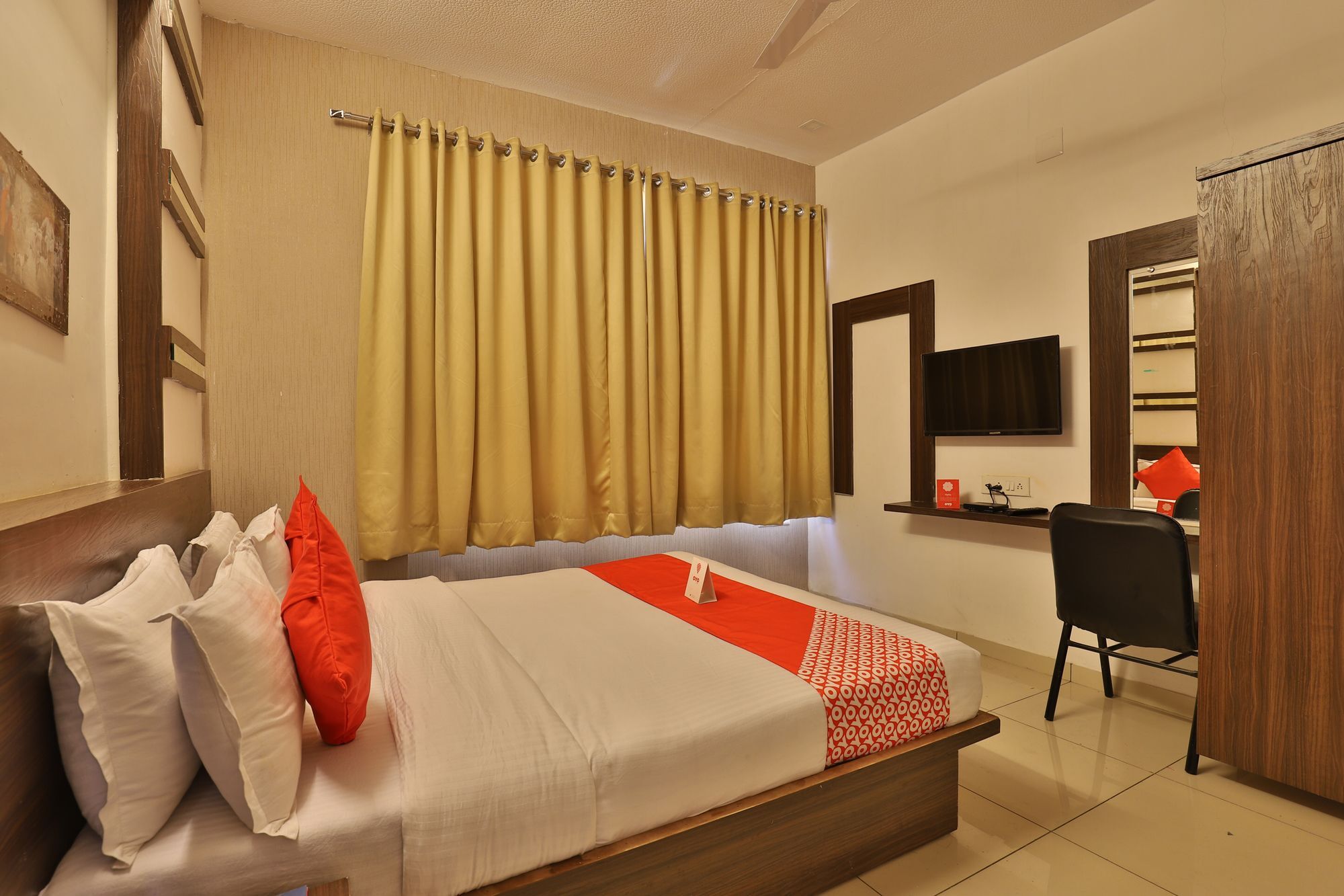 Oyo 11649 Hotel Mahima Gandhinagar Exterior photo